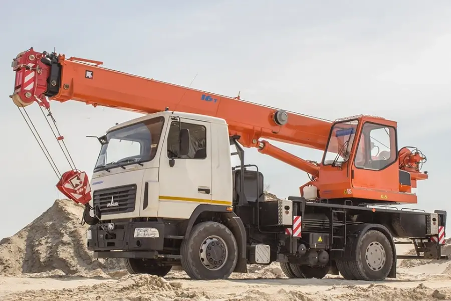 Послуги крана для підйому вантажів та монтажу